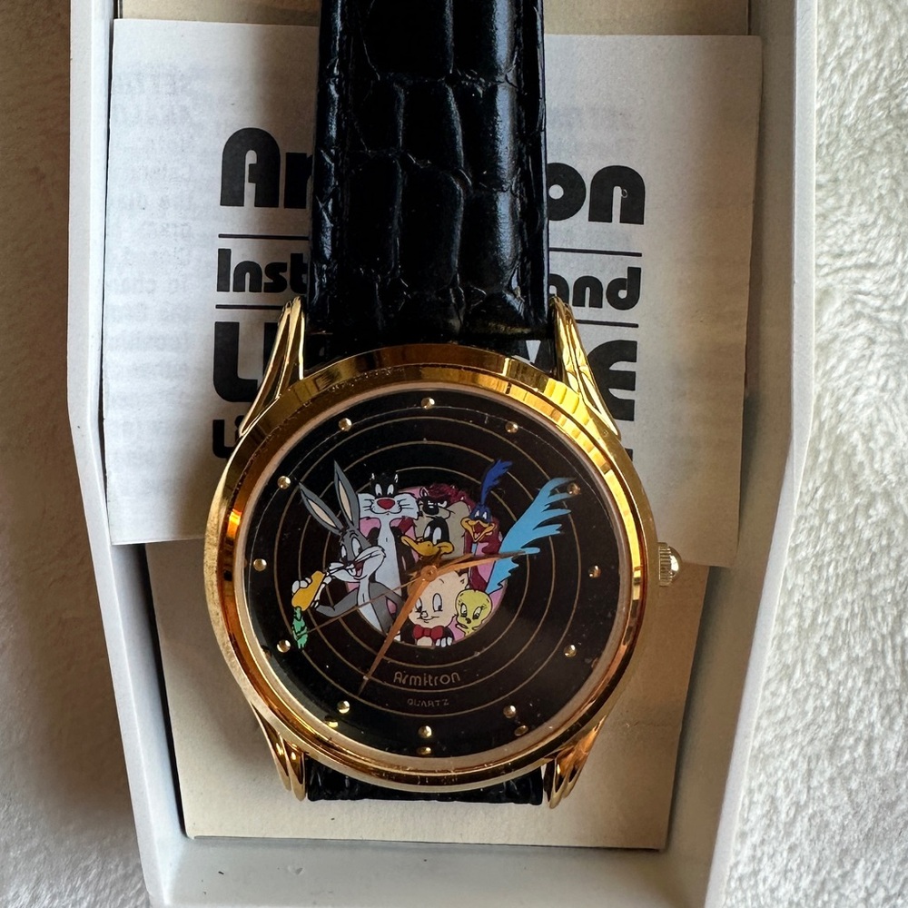 VINTAGE LOONEY TUNES WATCH MINT